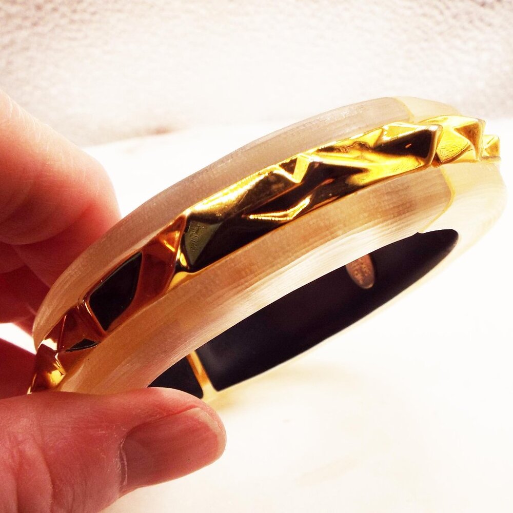 ALEXIS BITTAR FROSTED PALE LEMON LUCITE CUBIC GOLDEN CLAMPER BRACELET 29 - Picture 2 of 5
